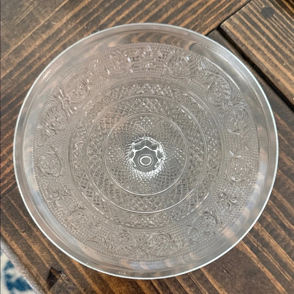 Elegant Clear Glass Decorative Bowl with Lid